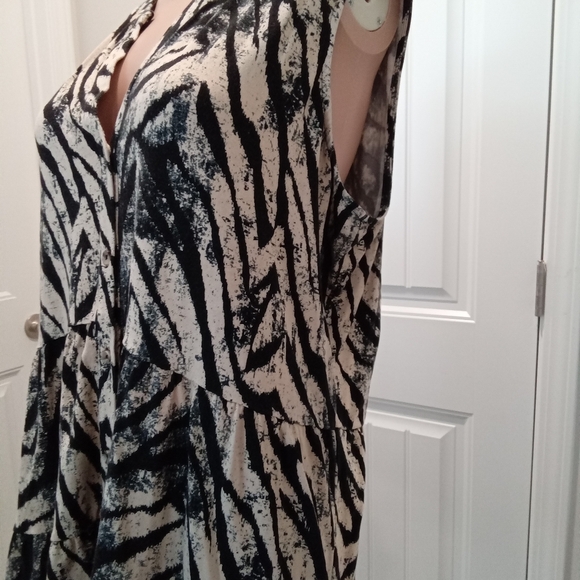 New Directions Sz XL Zebra Print Sleeveless Top w/Black Mossimo Thermal Top XL - Picture 6 of 16